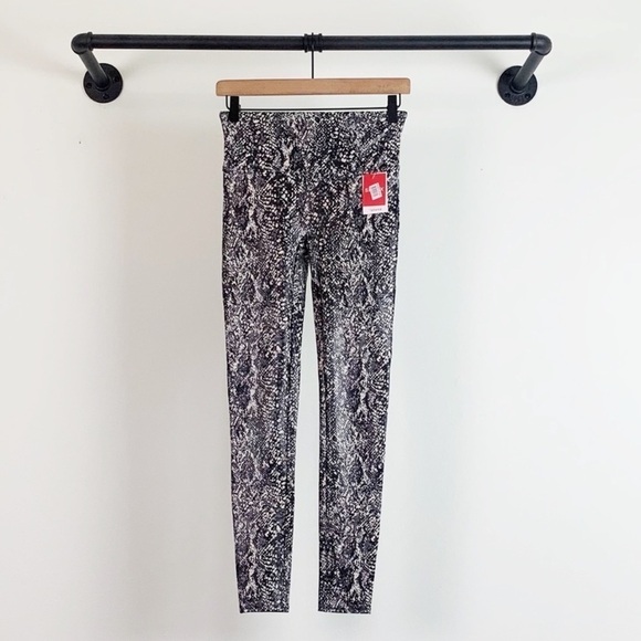 NWT Spanx Faux Leather Snakeskin Shine High Waisted Leggings - Picture 5 of 9
